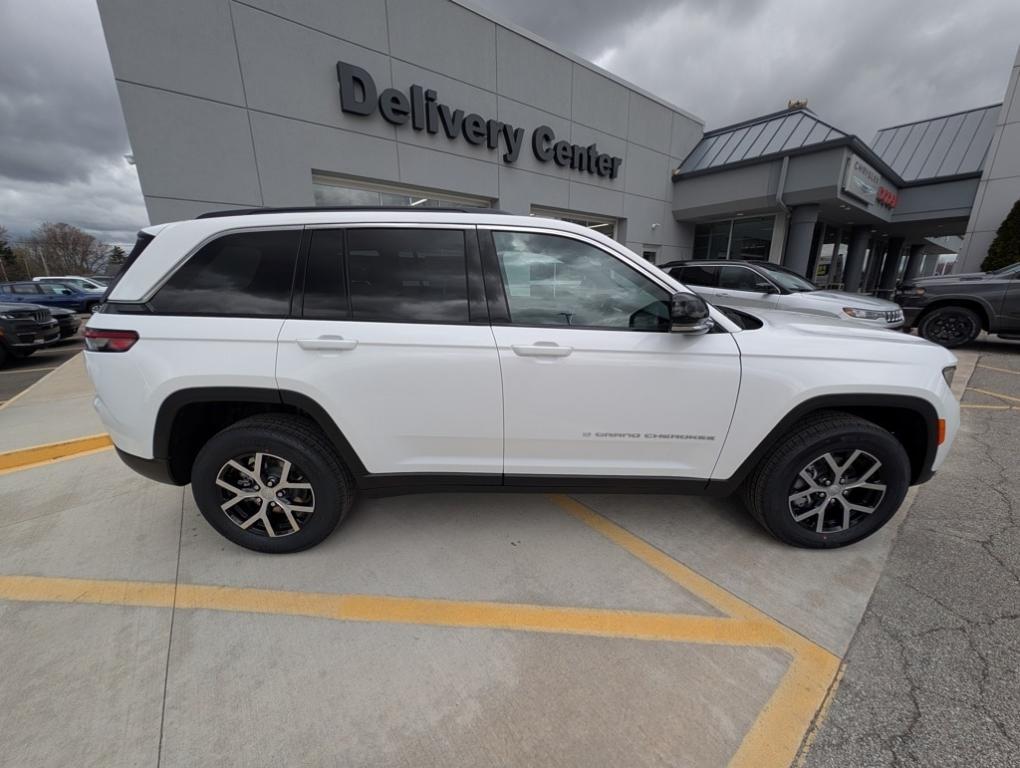 new 2025 Jeep Grand Cherokee car, priced at $46,415