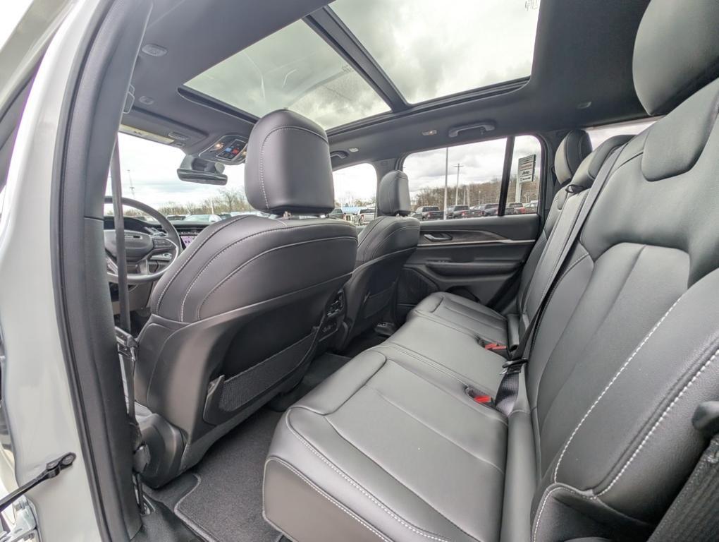 new 2025 Jeep Grand Cherokee car, priced at $46,415