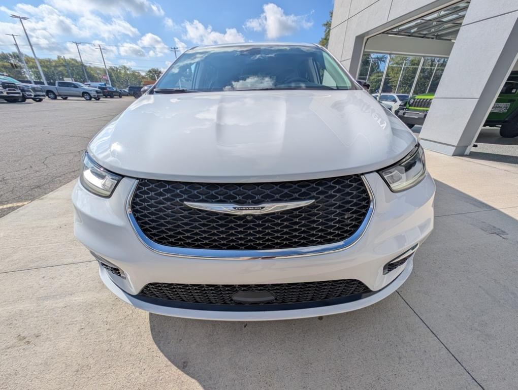 used 2024 Chrysler Pacifica car, priced at $29,291
