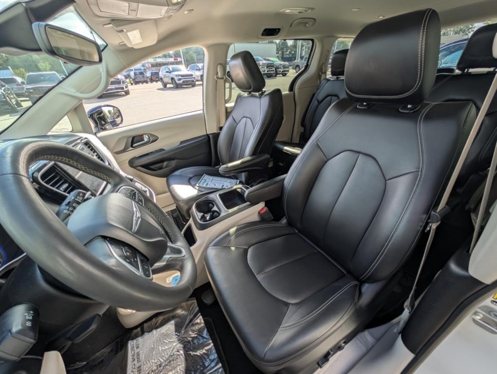 used 2024 Chrysler Pacifica car, priced at $29,291