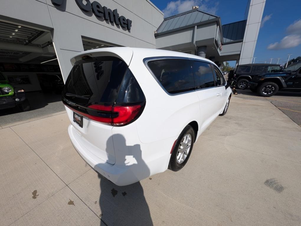 used 2024 Chrysler Pacifica car, priced at $29,291