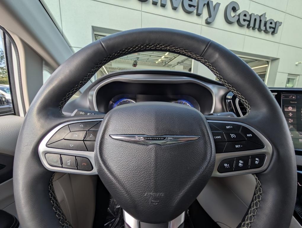 used 2024 Chrysler Pacifica car, priced at $29,291