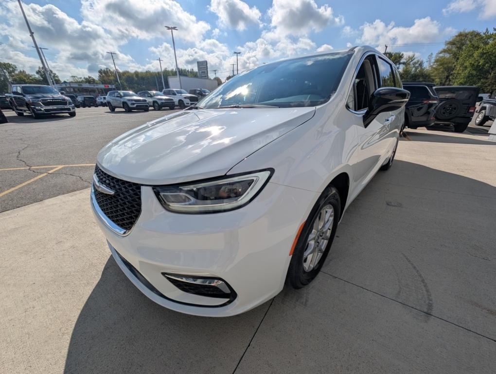 used 2024 Chrysler Pacifica car, priced at $29,291