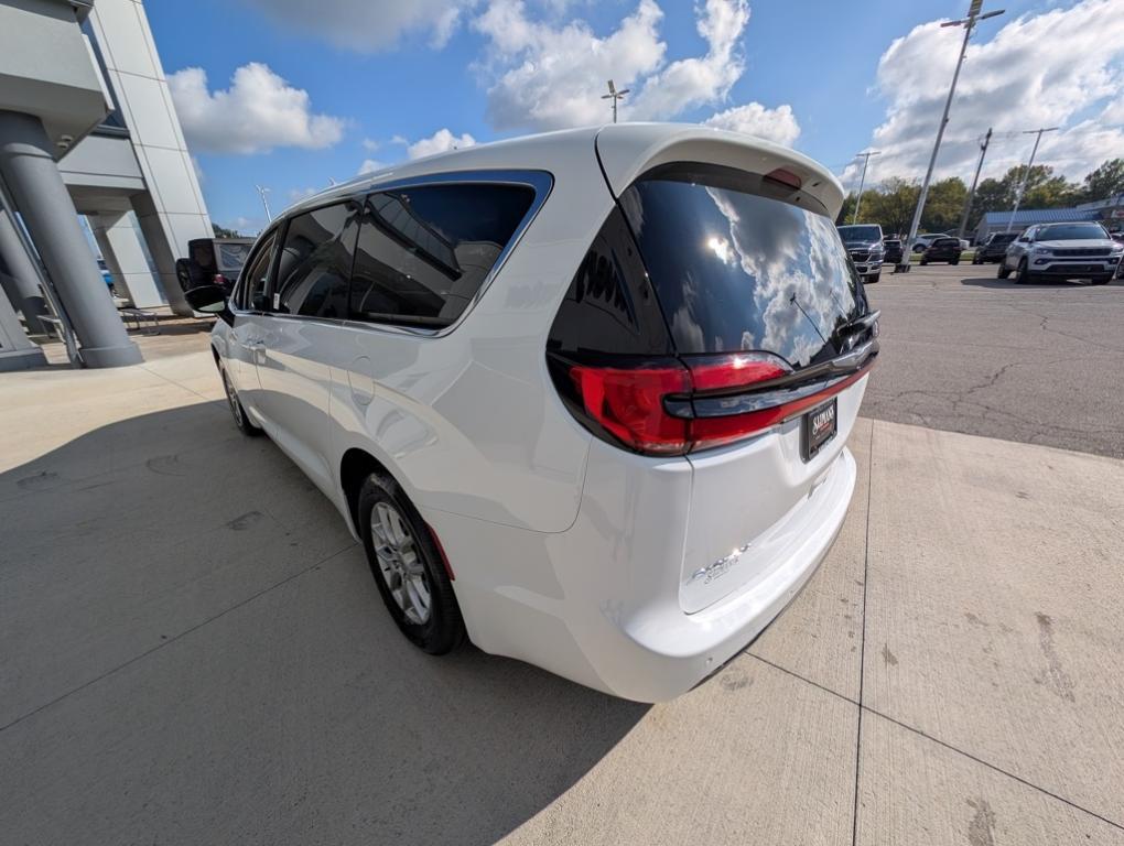 used 2024 Chrysler Pacifica car, priced at $29,291