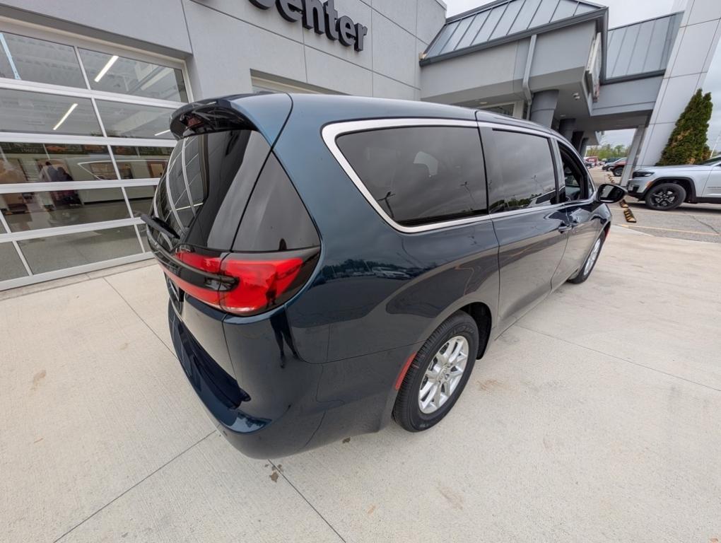 new 2025 Chrysler Pacifica car, priced at $47,612