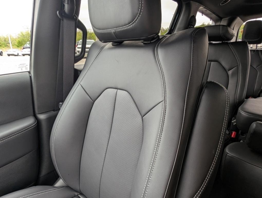 new 2025 Chrysler Pacifica car, priced at $47,612