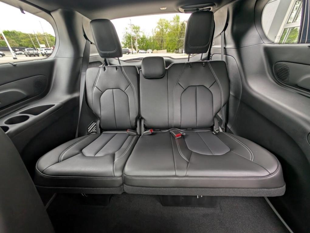 new 2025 Chrysler Pacifica car, priced at $47,612