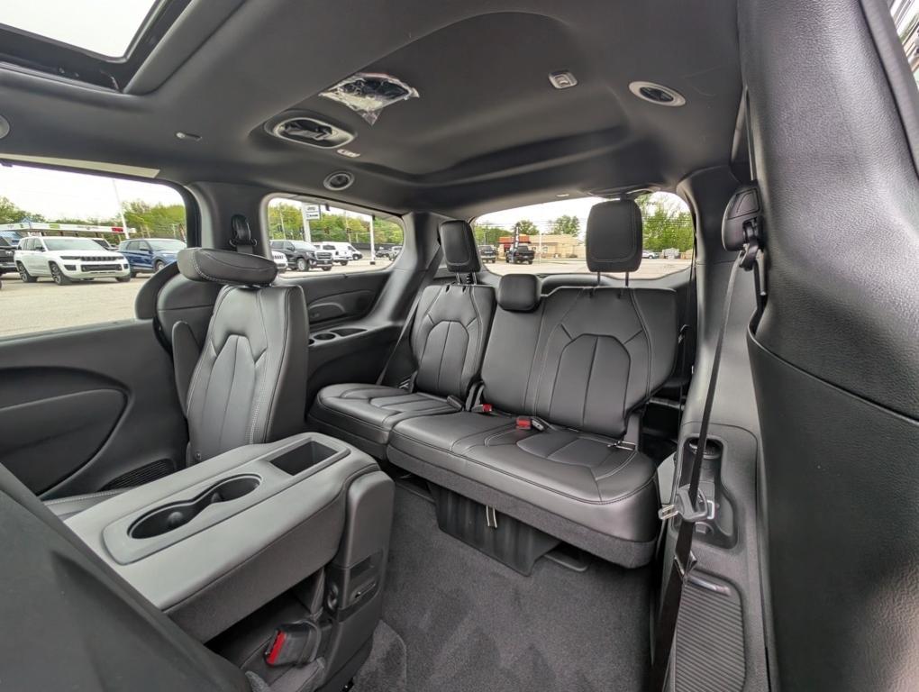 new 2025 Chrysler Pacifica car, priced at $47,612