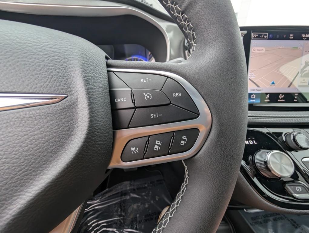 new 2025 Chrysler Pacifica car, priced at $47,612
