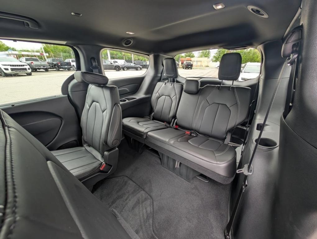 new 2025 Chrysler Pacifica car, priced at $41,596