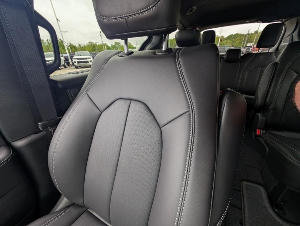 new 2025 Chrysler Pacifica car, priced at $41,596