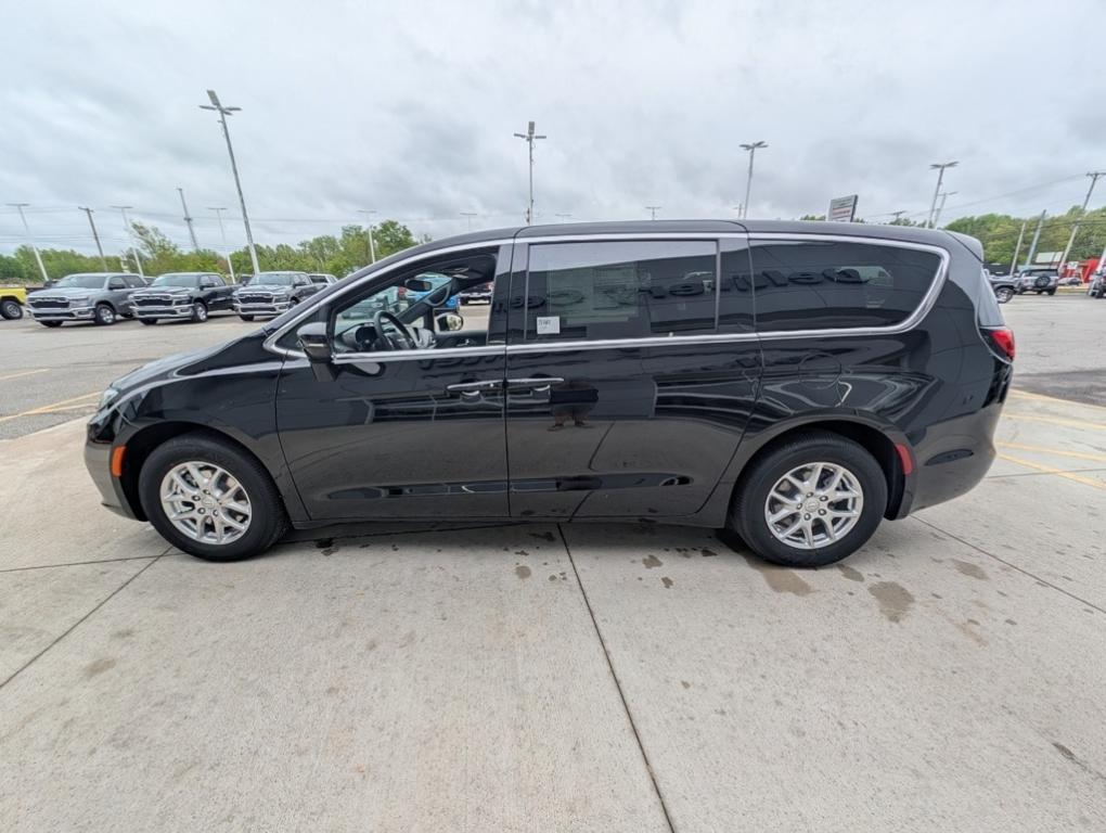 new 2025 Chrysler Pacifica car, priced at $41,596