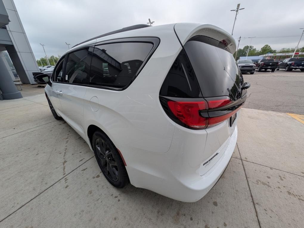 new 2025 Chrysler Pacifica car, priced at $50,940