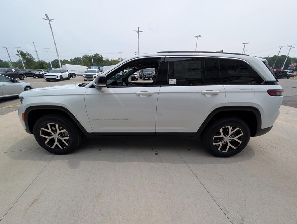 new 2025 Jeep Grand Cherokee car, priced at $43,160