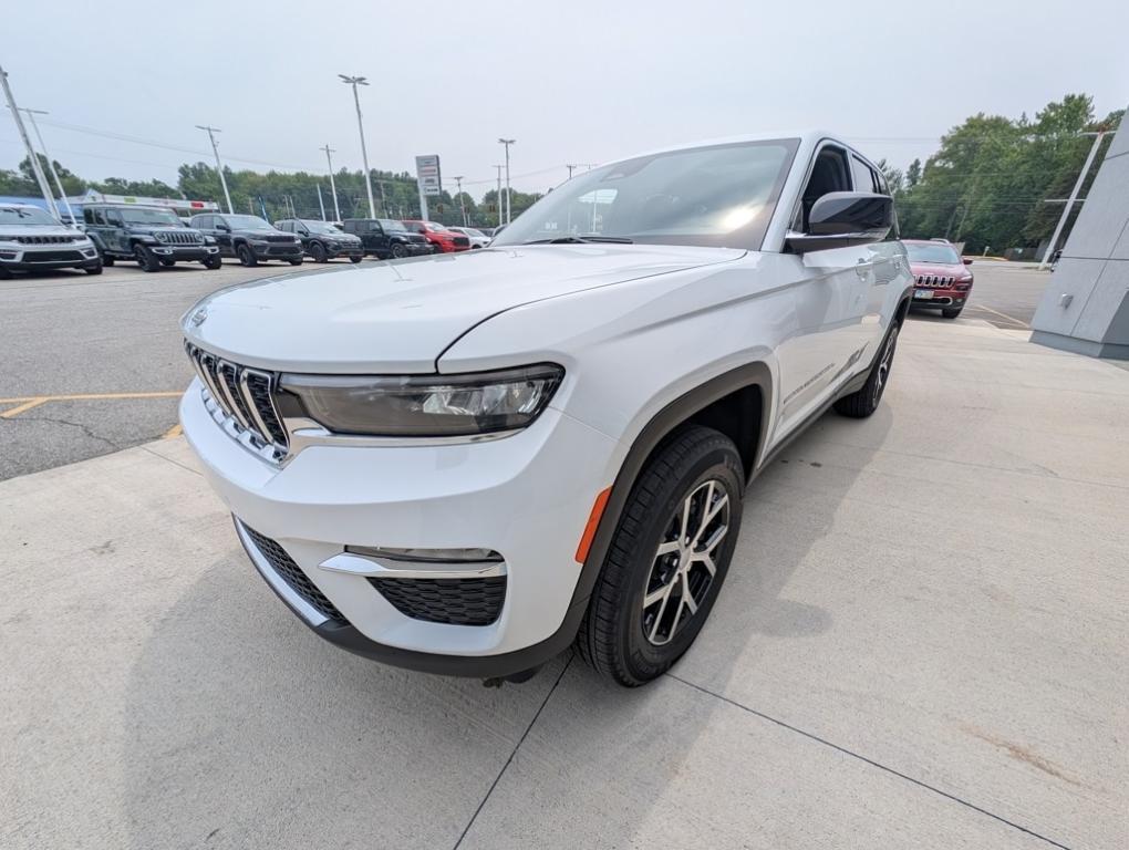 new 2025 Jeep Grand Cherokee car, priced at $43,160