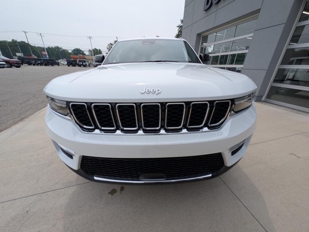 new 2025 Jeep Grand Cherokee car, priced at $43,160