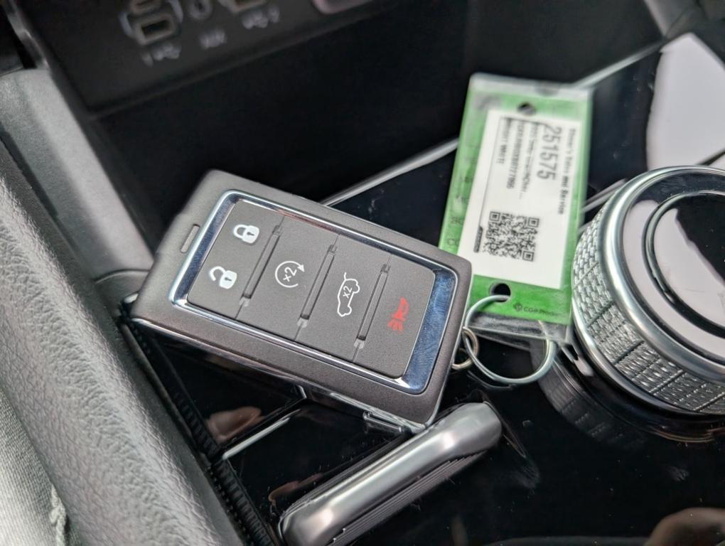 new 2025 Jeep Grand Cherokee car, priced at $43,160