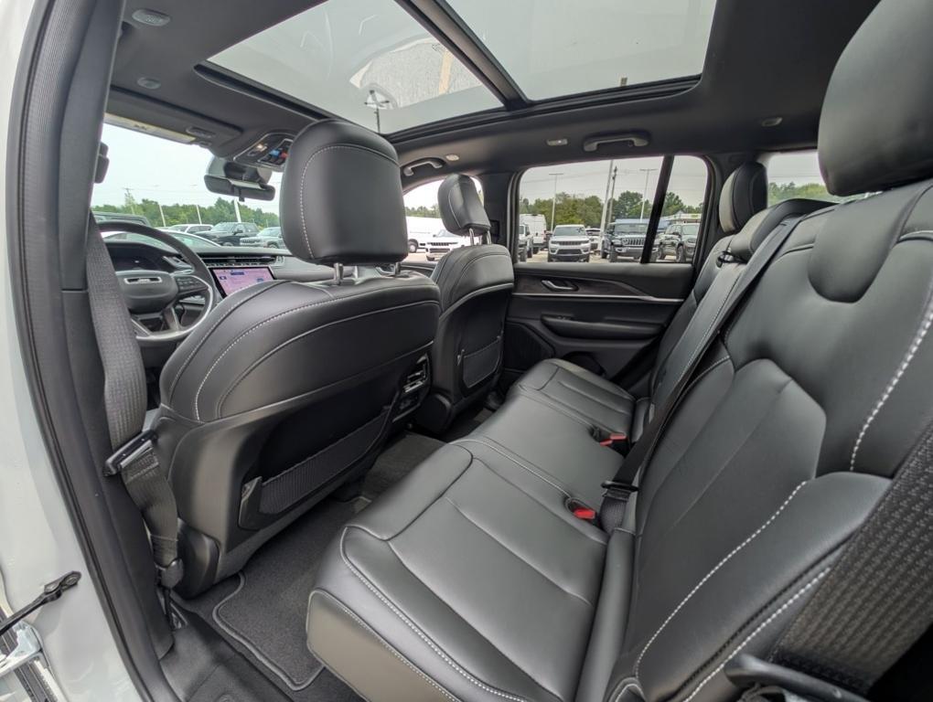 new 2025 Jeep Grand Cherokee car, priced at $43,160