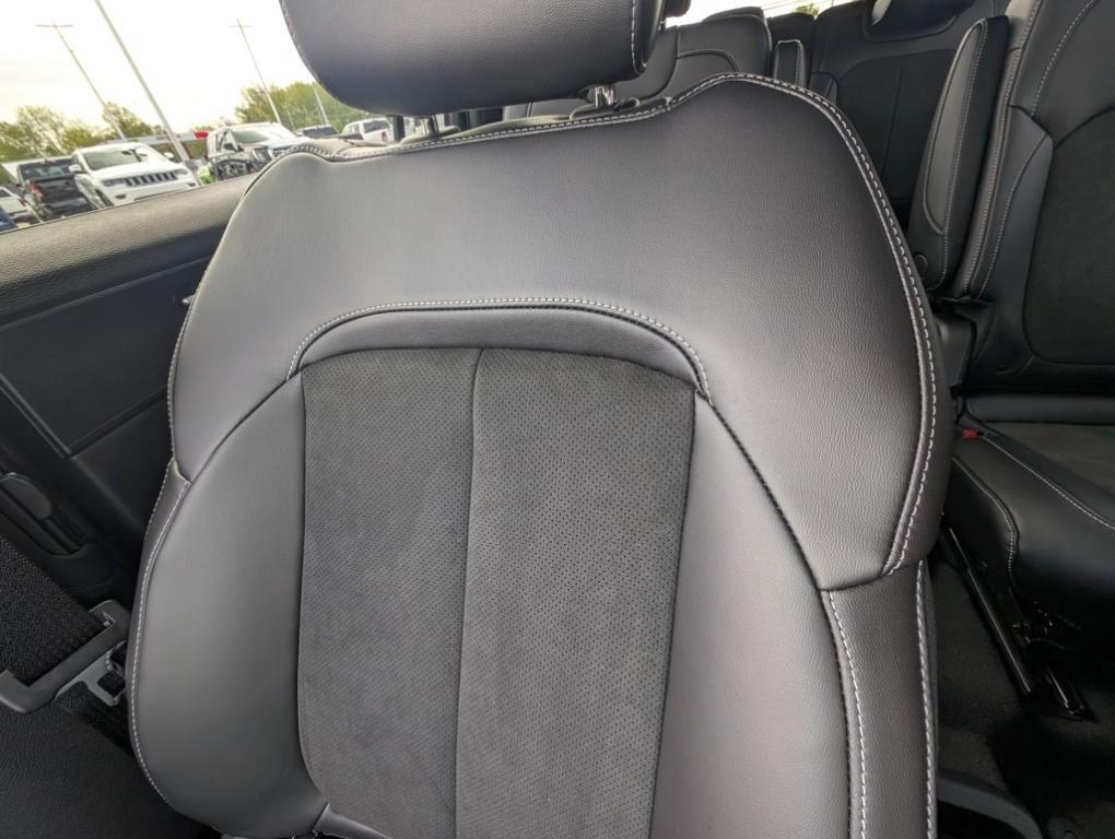 new 2025 Jeep Grand Cherokee L car, priced at $44,357