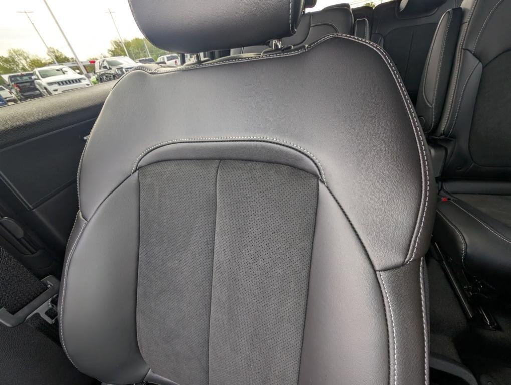 new 2025 Jeep Grand Cherokee L car, priced at $44,357