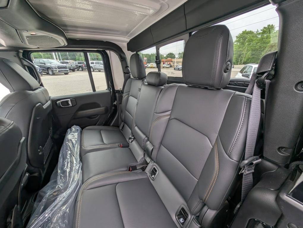 new 2025 Jeep Gladiator car, priced at $46,795