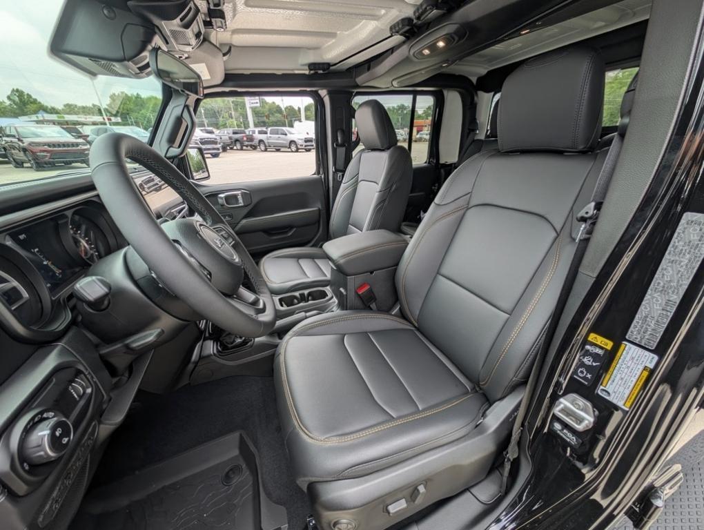 new 2025 Jeep Gladiator car, priced at $46,795