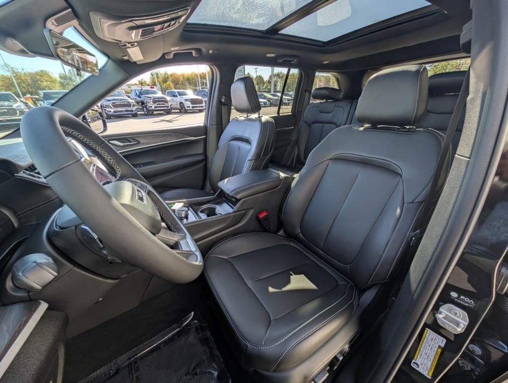 new 2025 Jeep Grand Cherokee car, priced at $50,485