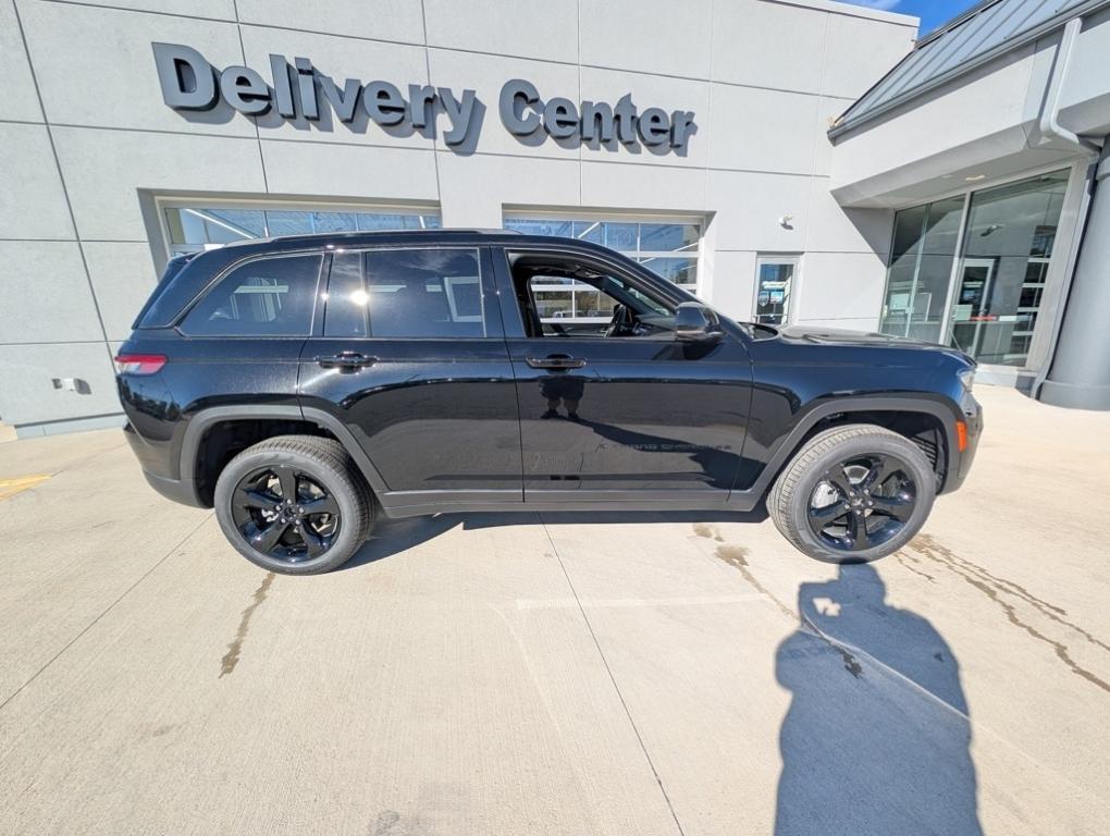 new 2025 Jeep Grand Cherokee car, priced at $50,485