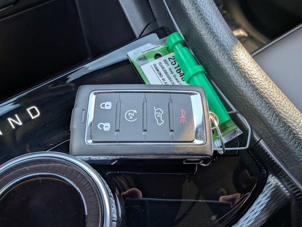 new 2025 Jeep Grand Cherokee car, priced at $50,485