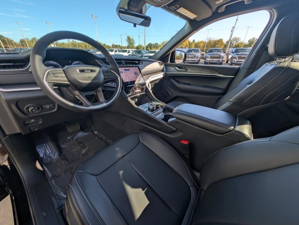 new 2025 Jeep Grand Cherokee car, priced at $50,485