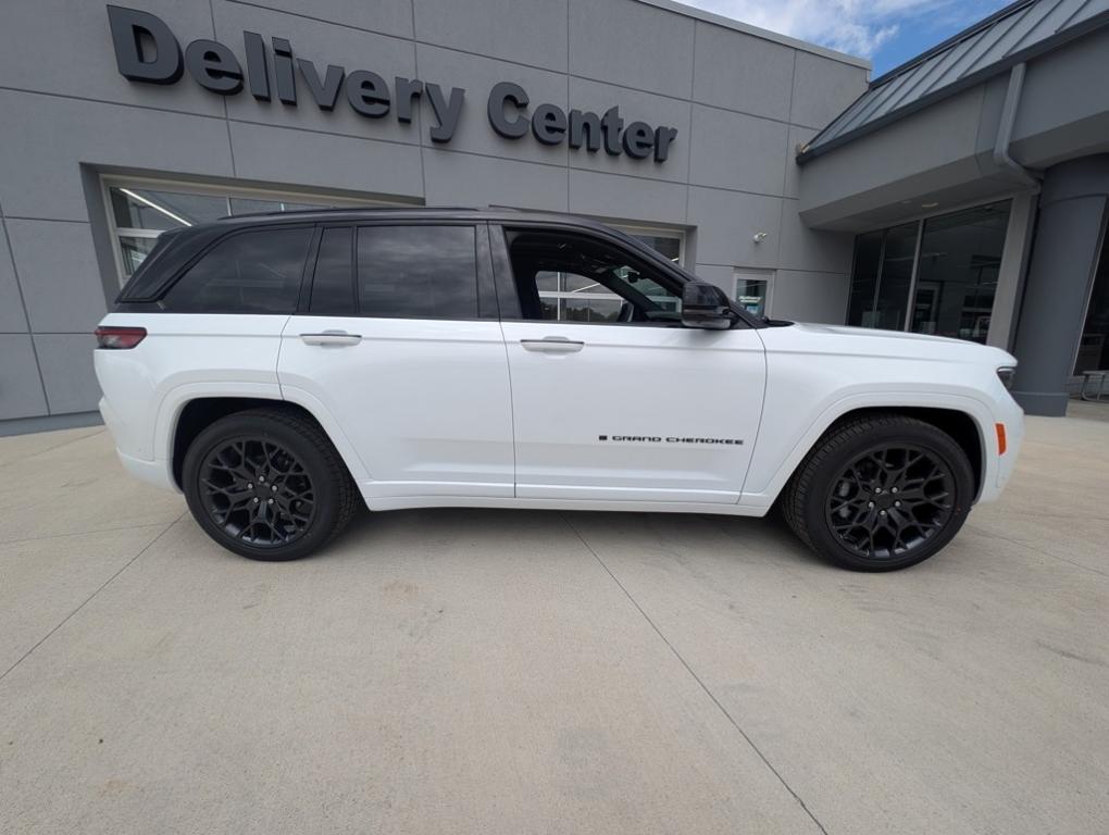 new 2025 Jeep Grand Cherokee car, priced at $59,679
