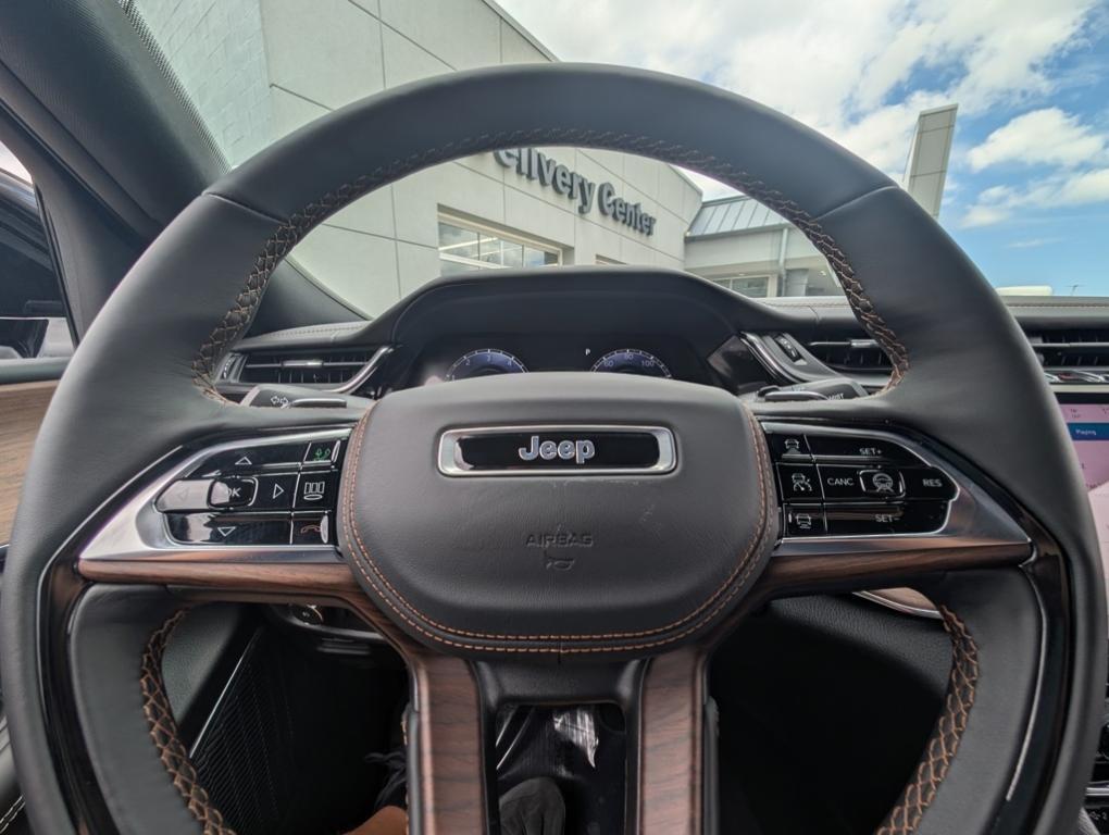 new 2025 Jeep Grand Cherokee car, priced at $59,679