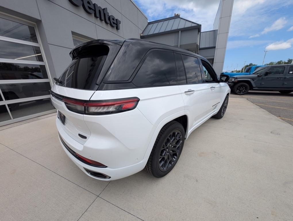 new 2025 Jeep Grand Cherokee car, priced at $59,679