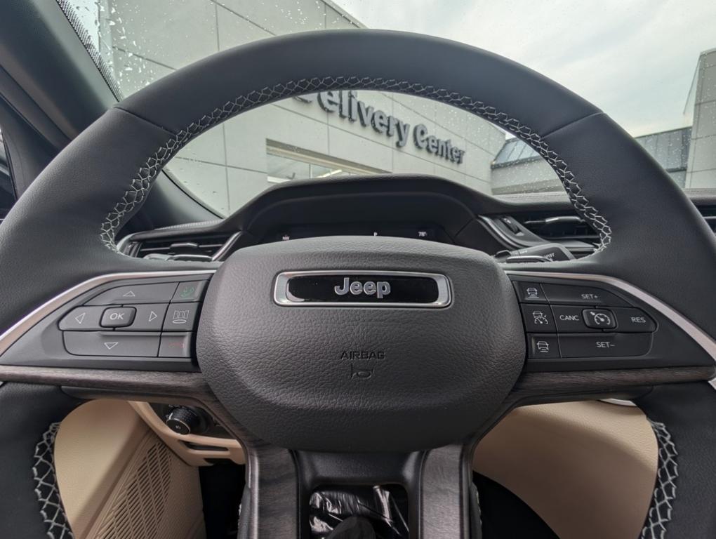 new 2025 Jeep Grand Cherokee car, priced at $44,996