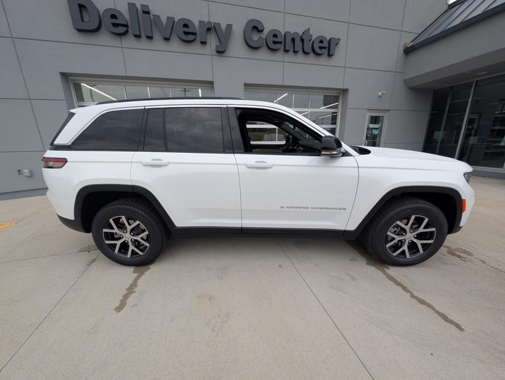 new 2025 Jeep Grand Cherokee car, priced at $44,996