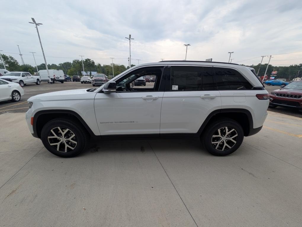 new 2025 Jeep Grand Cherokee car, priced at $44,996