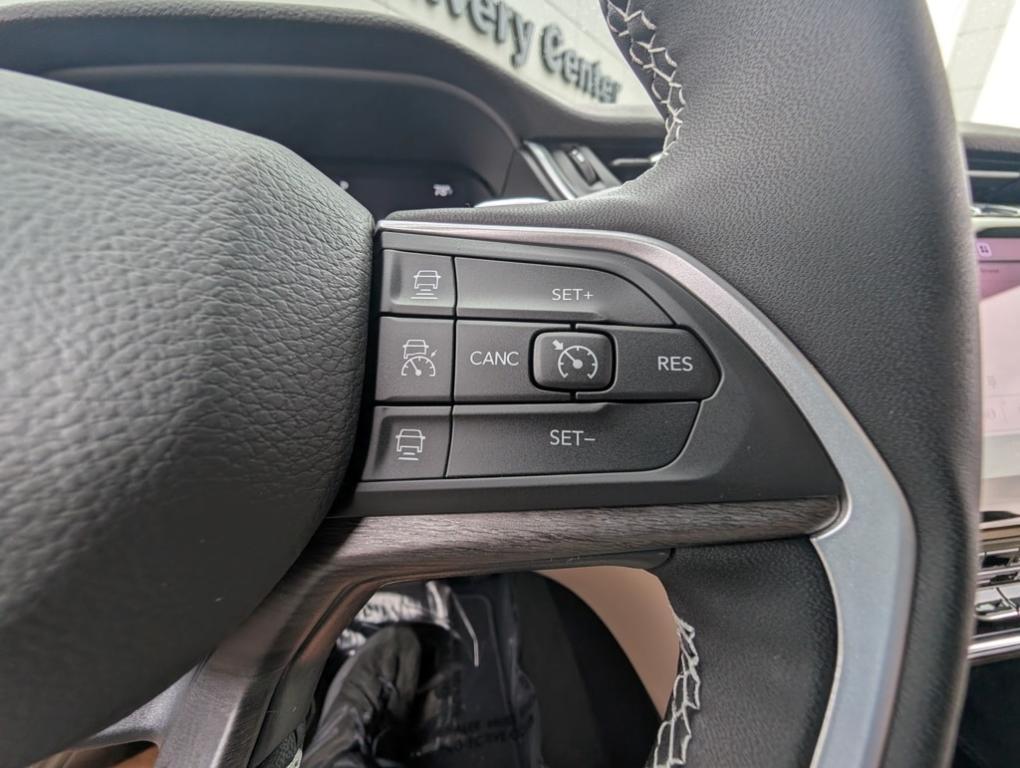 new 2025 Jeep Grand Cherokee car, priced at $44,996