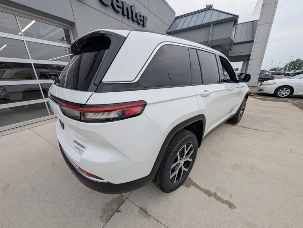 new 2025 Jeep Grand Cherokee car, priced at $44,996