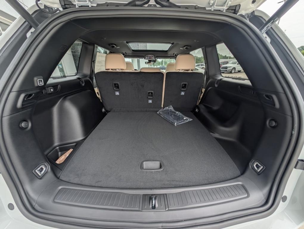 new 2025 Jeep Grand Cherokee car, priced at $44,996