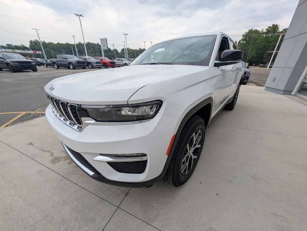 new 2025 Jeep Grand Cherokee car, priced at $44,996