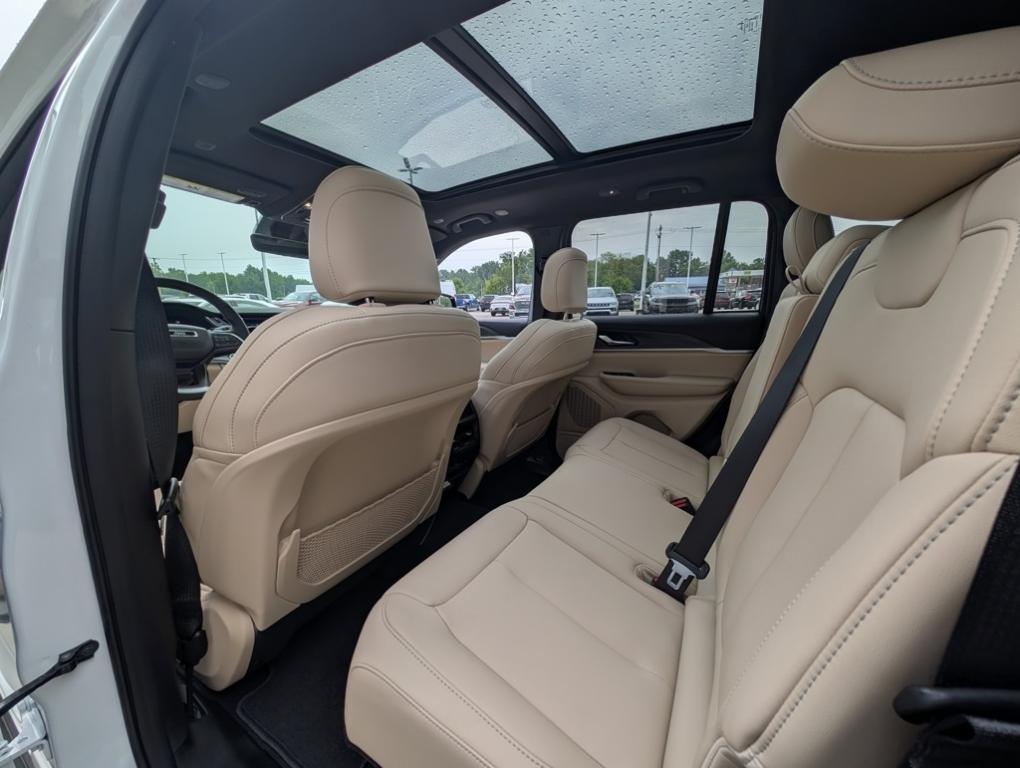 new 2025 Jeep Grand Cherokee car, priced at $44,996