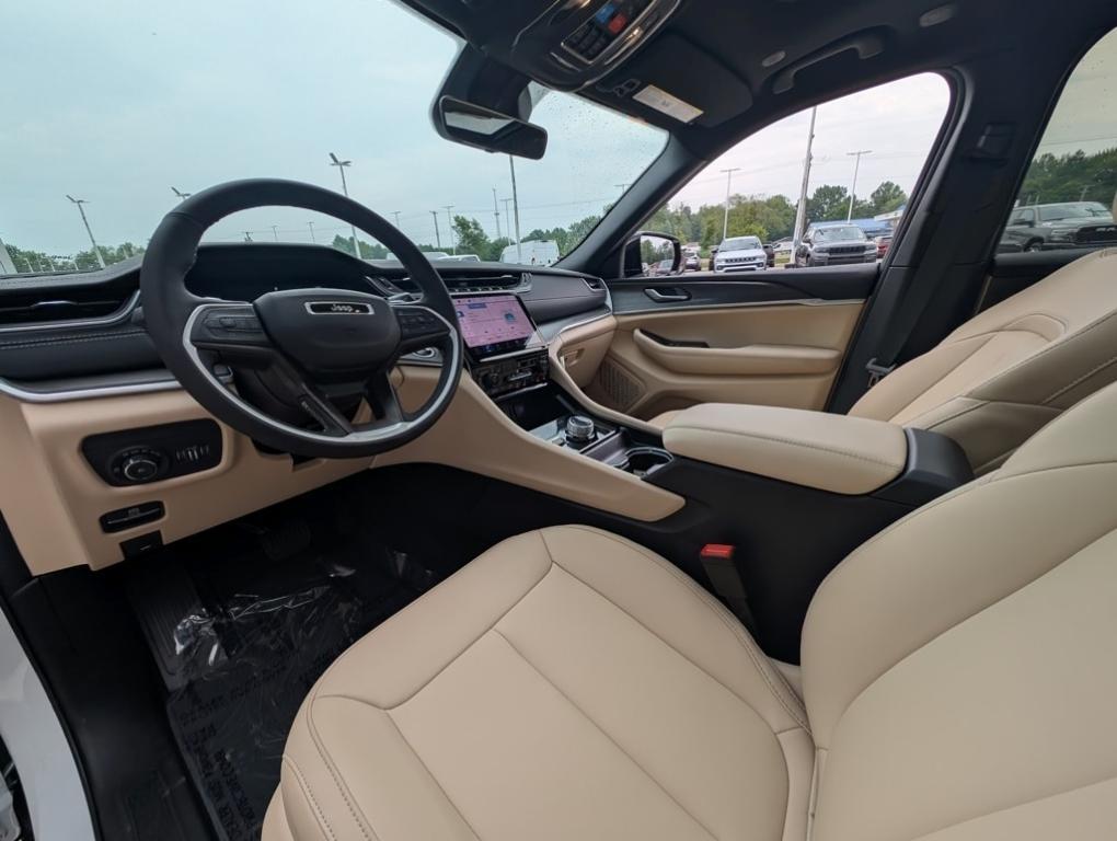 new 2025 Jeep Grand Cherokee car, priced at $44,996