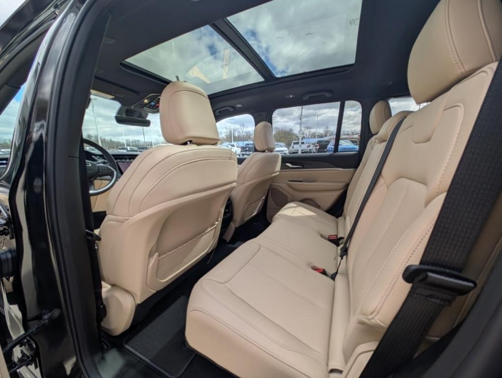 new 2025 Jeep Grand Cherokee car, priced at $47,010