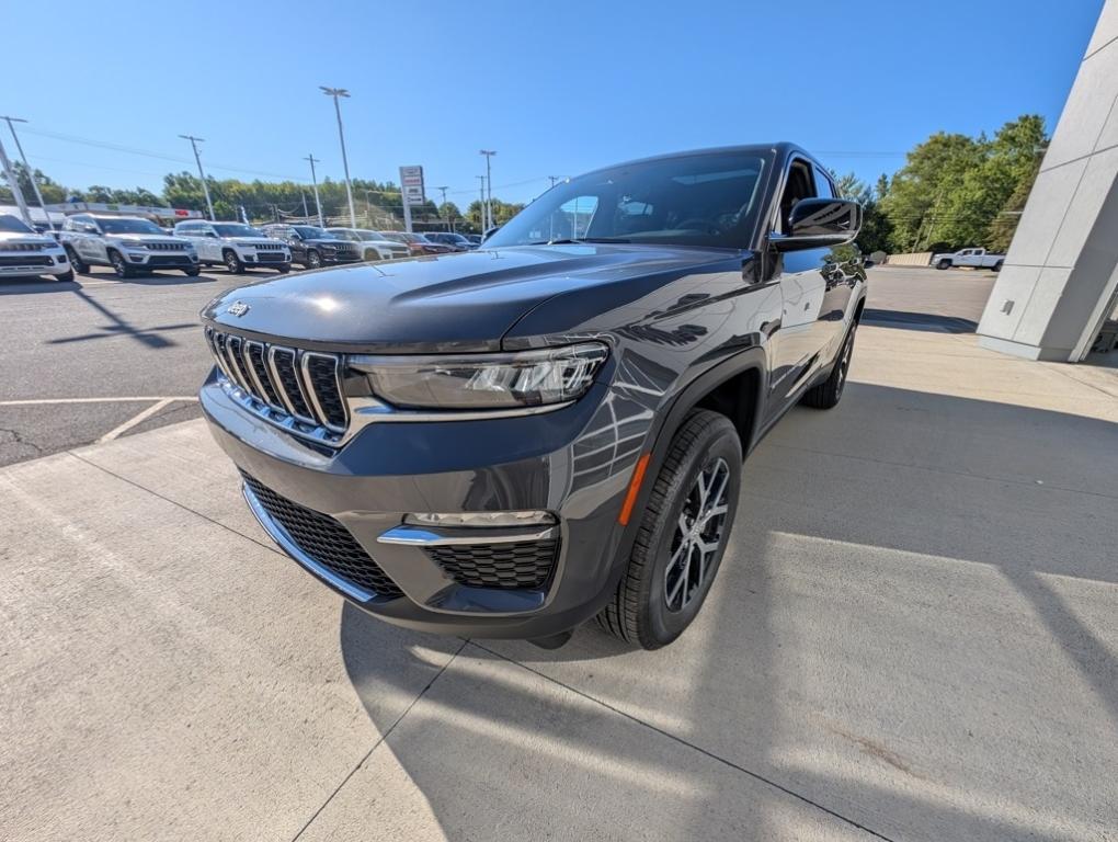 new 2025 Jeep Grand Cherokee car, priced at $45,760