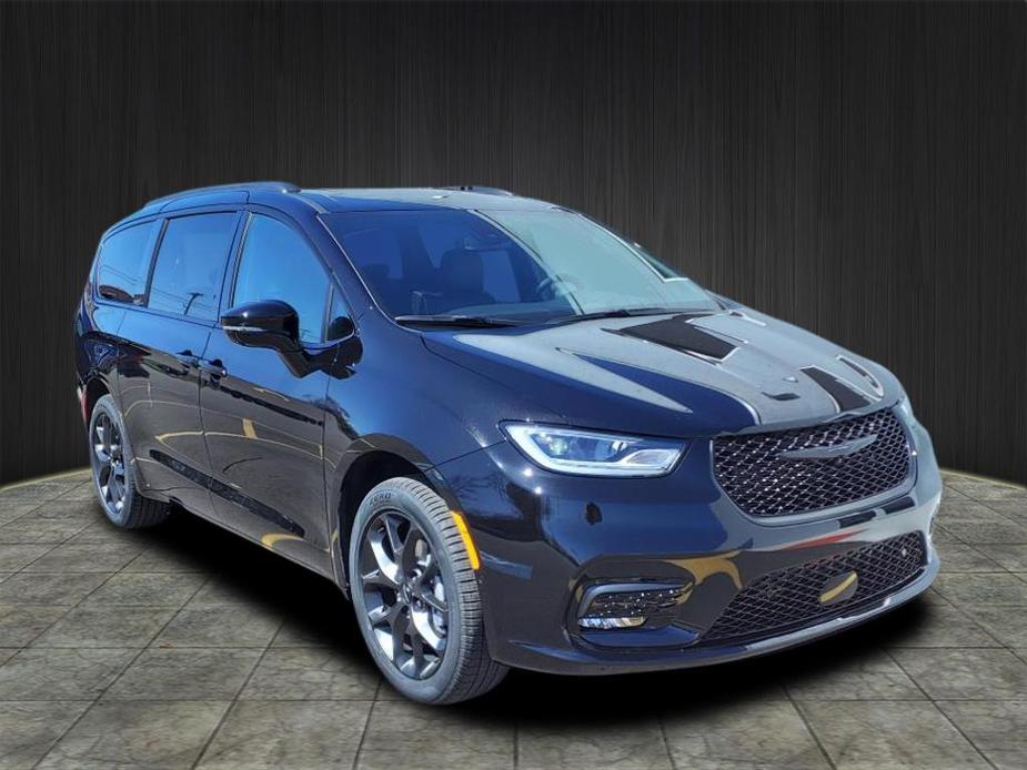 new 2024 Chrysler Pacifica car, priced at $55,171