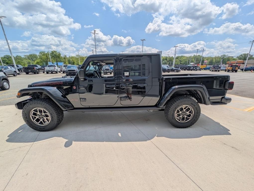 new 2025 Jeep Gladiator car, priced at $50,102