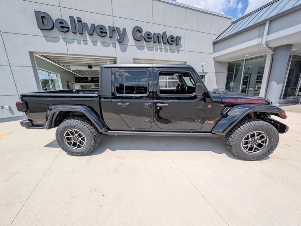 new 2025 Jeep Gladiator car, priced at $50,102