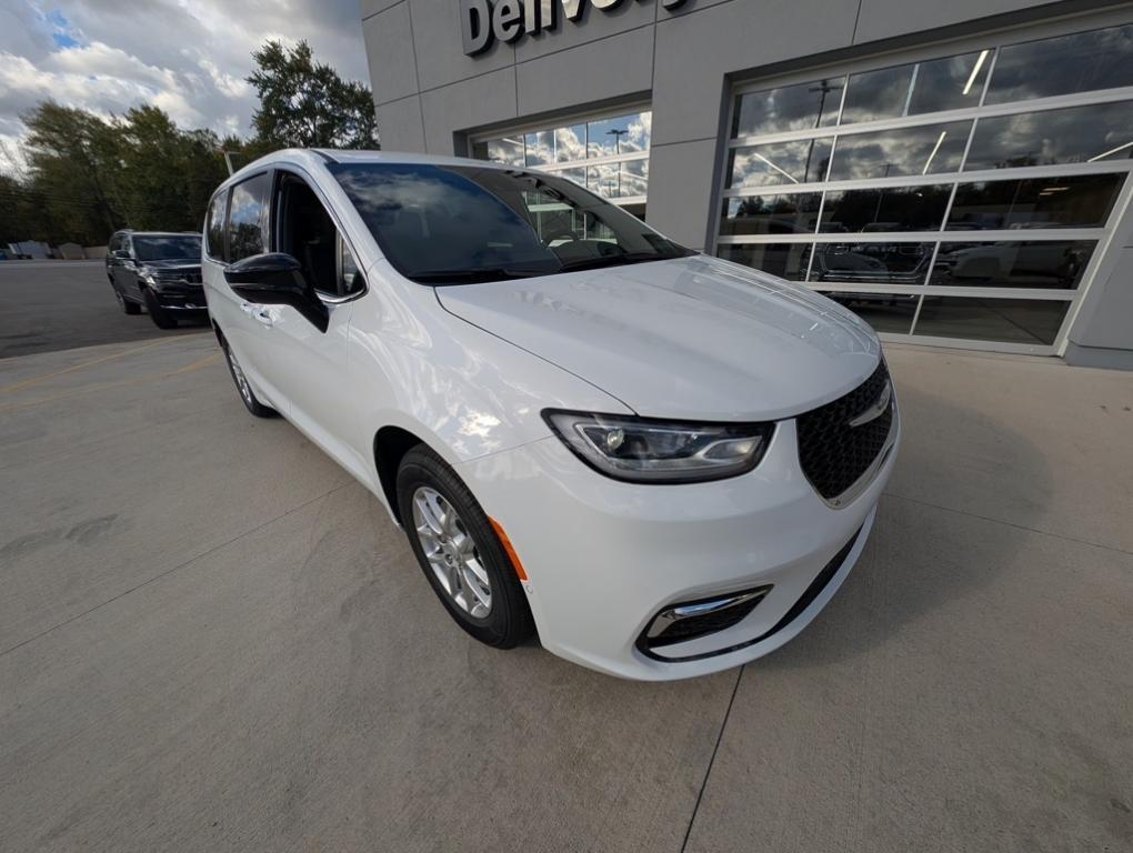 new 2026 Chrysler Pacifica car, priced at $44,395