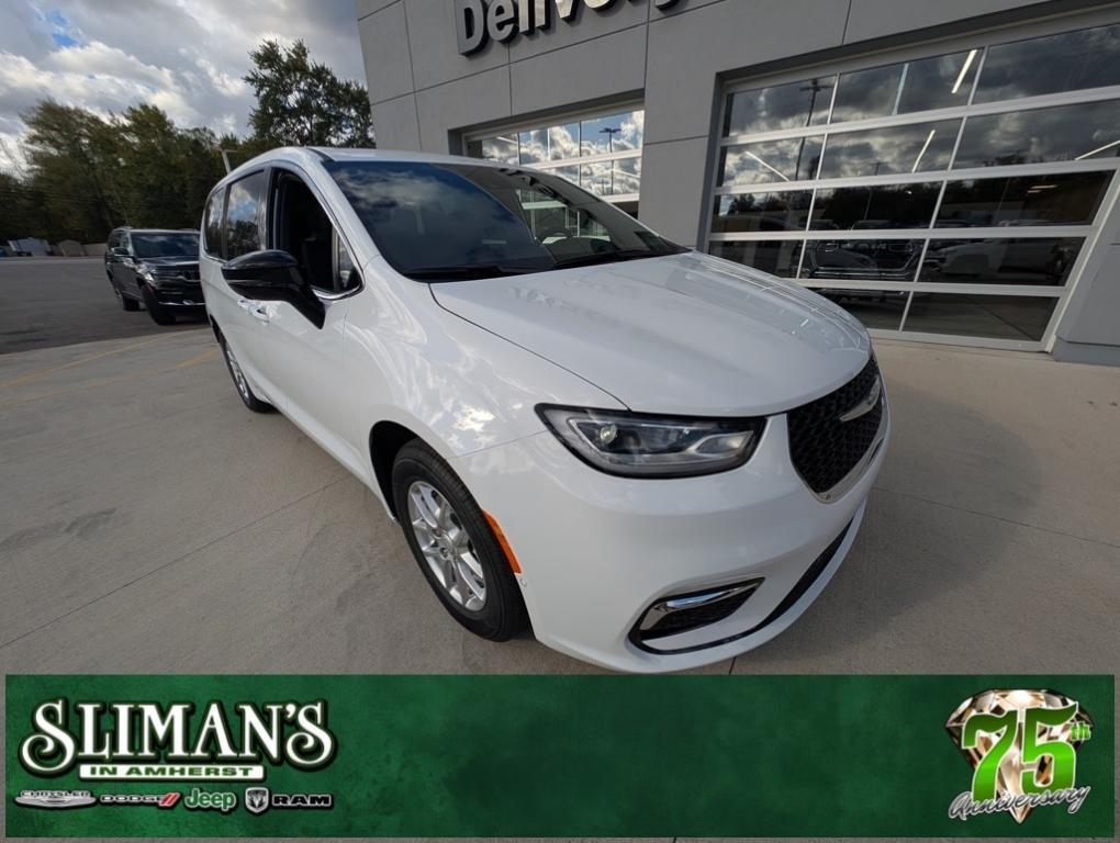 new 2026 Chrysler Pacifica car, priced at $44,395