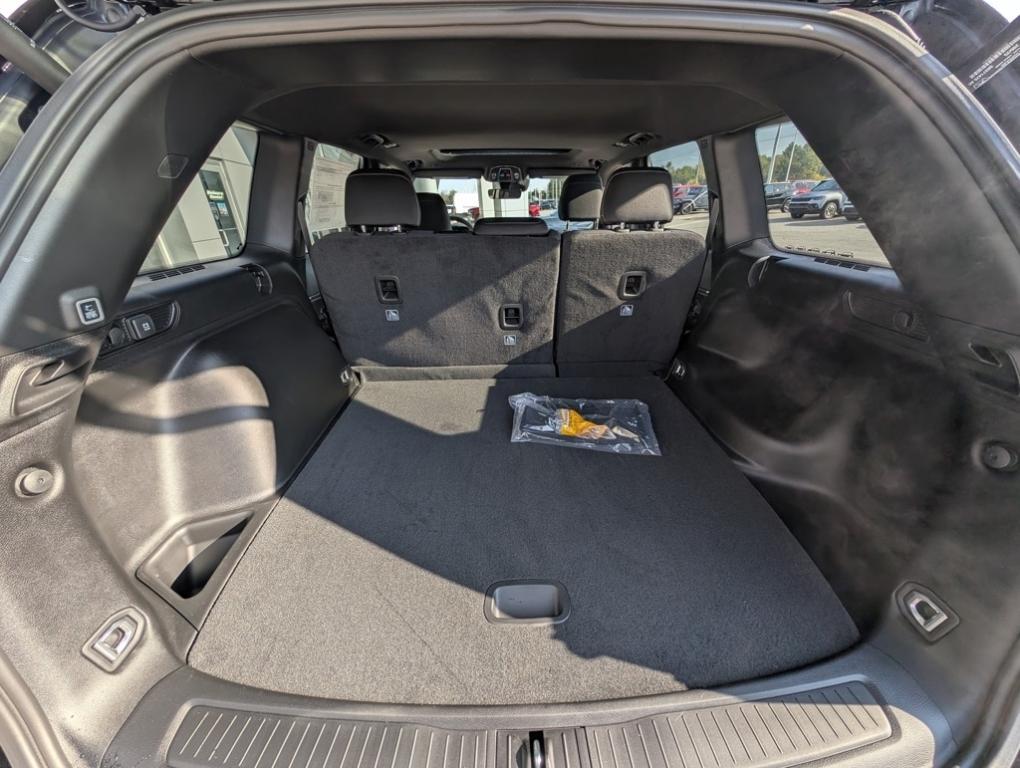 new 2025 Jeep Grand Cherokee car, priced at $36,670